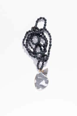 1572A NECKLACE PETA rock